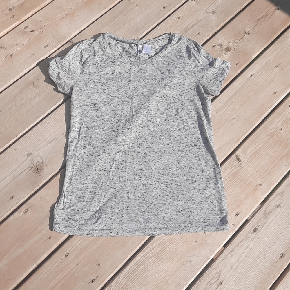 H&M tee - Picture 1 of 6